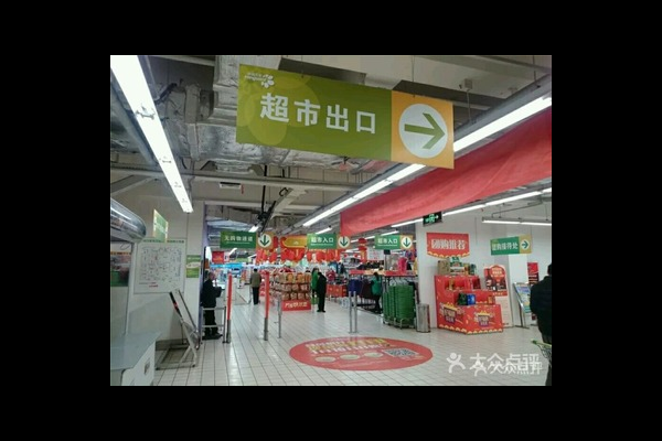超市出口和入口哪个位置好