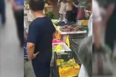 超市摆摊卖菜贵吗