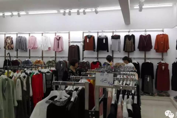 在超市服装区应该怎么做