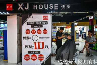 超市旁边开理发馆如何