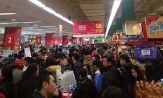 超市买衣服大姐送什么