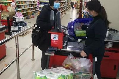 疫情期间超市抢什么快递