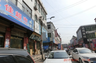 灵山镇最大超市叫什么