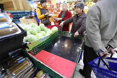 大爷大妈进超市要钱吗