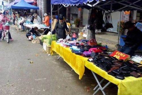 超市门口能摆摊吗