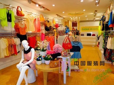 青岛哪里有便宜服装超市
