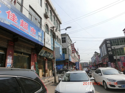 灵山镇最大超市叫什么