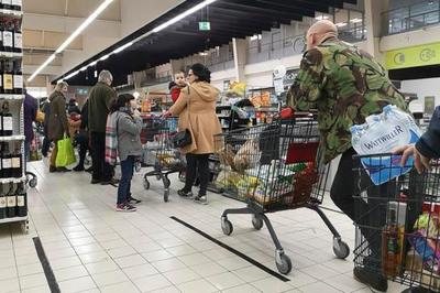 英国封城超市现状如何