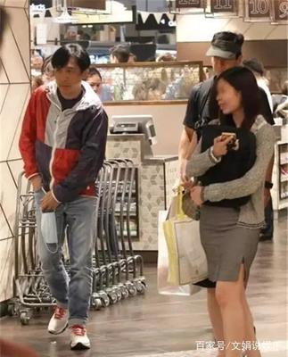 香港明星去超市买什么鞋
