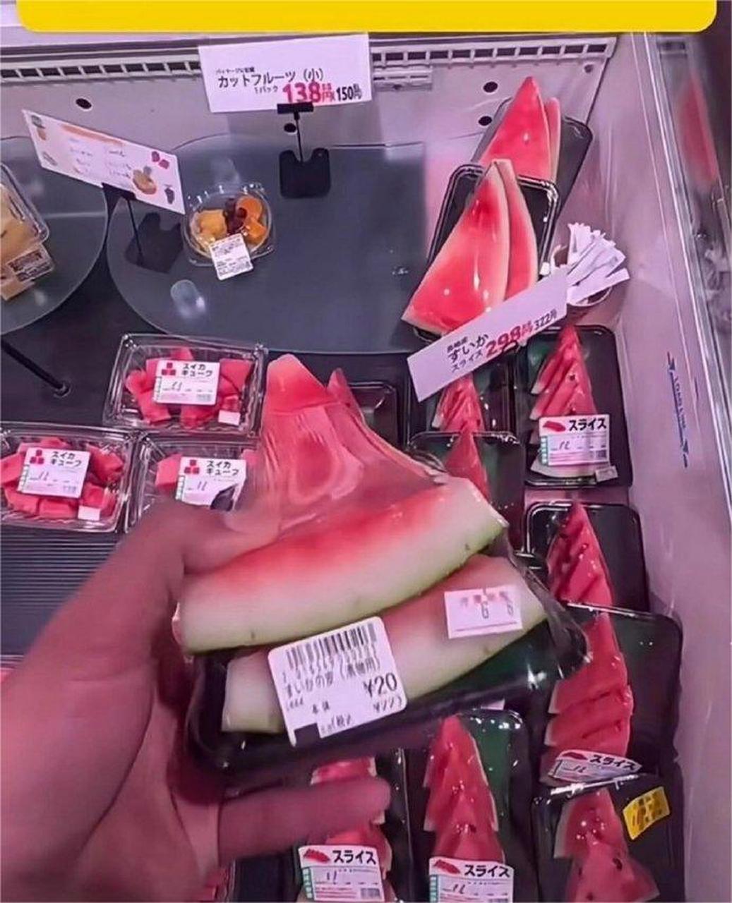 在超市里如何挑西瓜皮呢