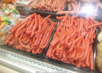超市里的腊肠肉能吃吗
